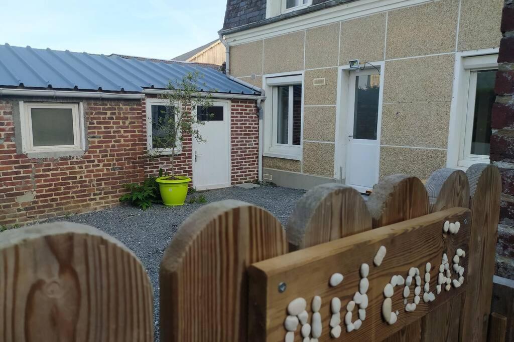 Le Nid Colas cour au sud vélos a dispo Fécamp Exterior foto